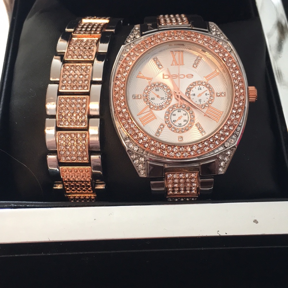 New BEBE watch with bracelet in gold/rhinestone - Picture 1 of 3